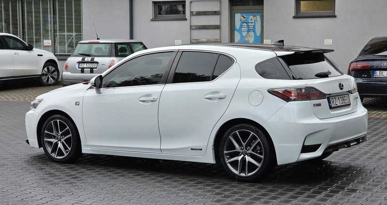 Lexus CT cena 62000 przebieg: 115000, rok produkcji 2016 z Rzeszów małe 137